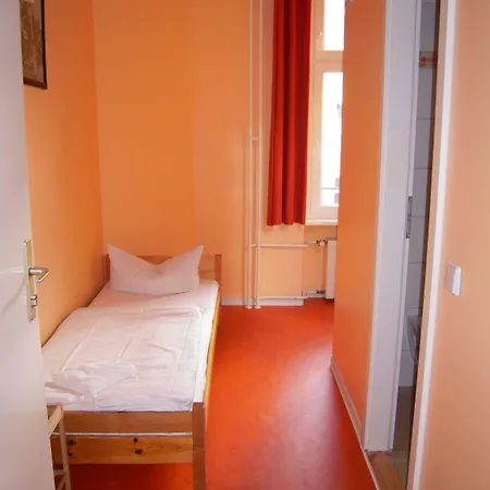 Hostel Happy Go Lucky + *