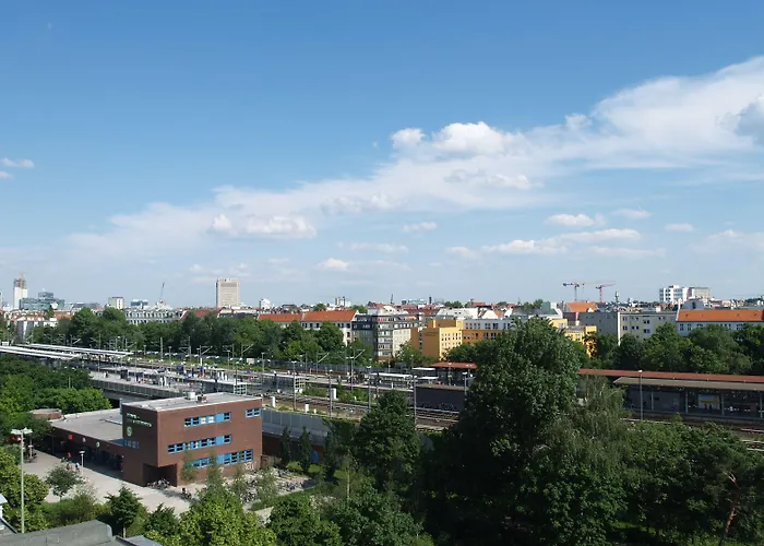 Hostel Happy Go Lucky + *