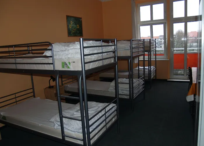 Happy Go Lucky + بيت شباب *