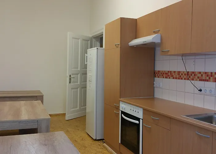 Happy Go Lucky + بيت شباب