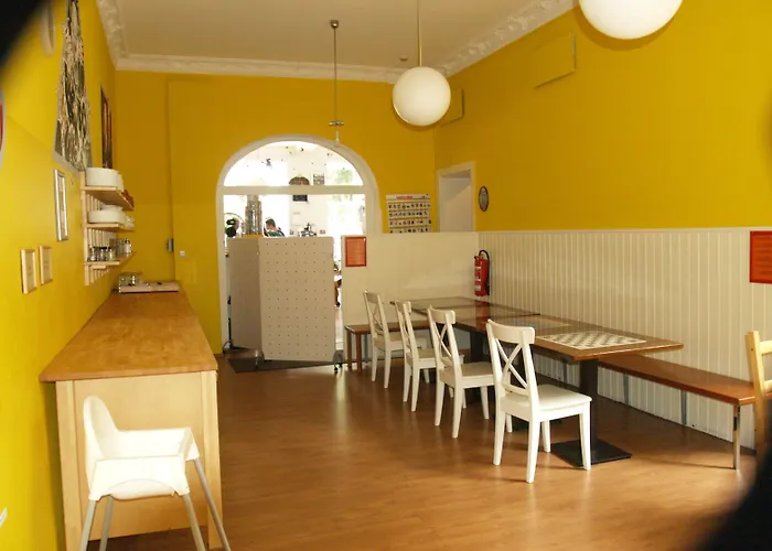 Happy Go Lucky + برلين