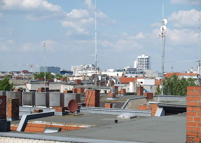 Happy Go Lucky + * برلين