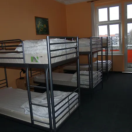 Happy Go Lucky + ホステル *