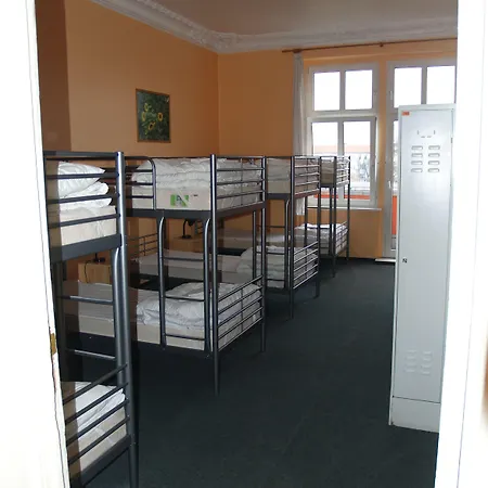 ホステル Happy Go Lucky + *