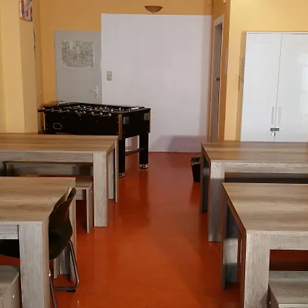 Happy Go Lucky + ホステル