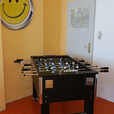 Happy Go Lucky + ホステル *