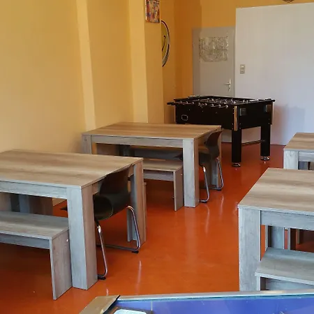 ホステル Happy Go Lucky + *