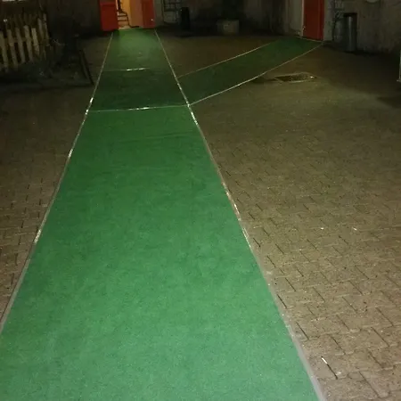 Happy Go Lucky + ホステル *