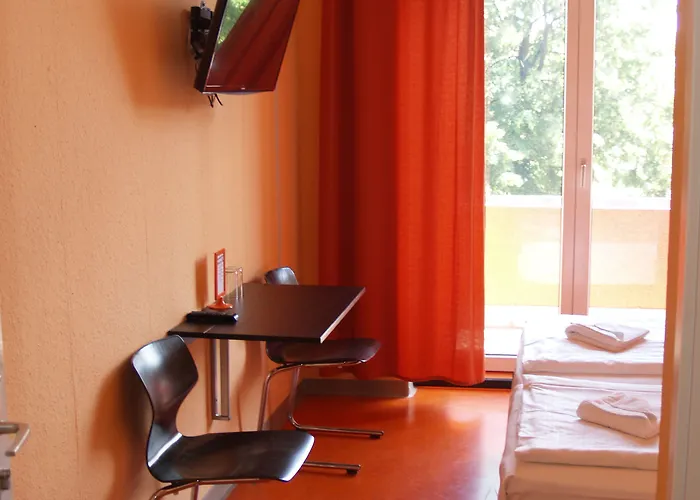 Hostel Happy Go Lucky + Berlin