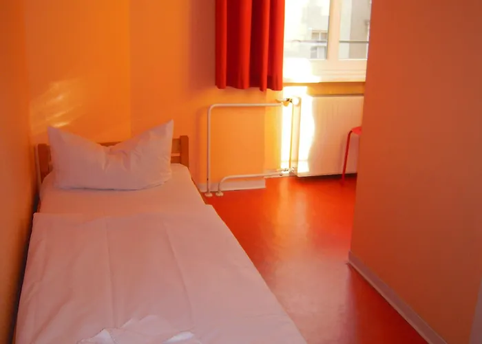 Happy Go Lucky + * Берлин