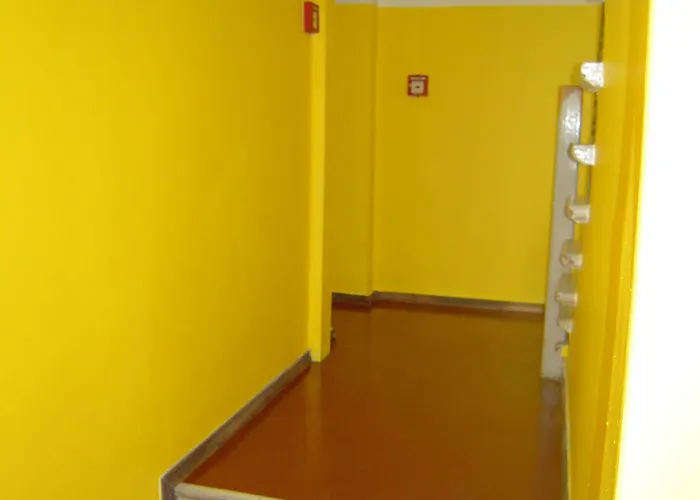 Happy Go Lucky + * Берлин