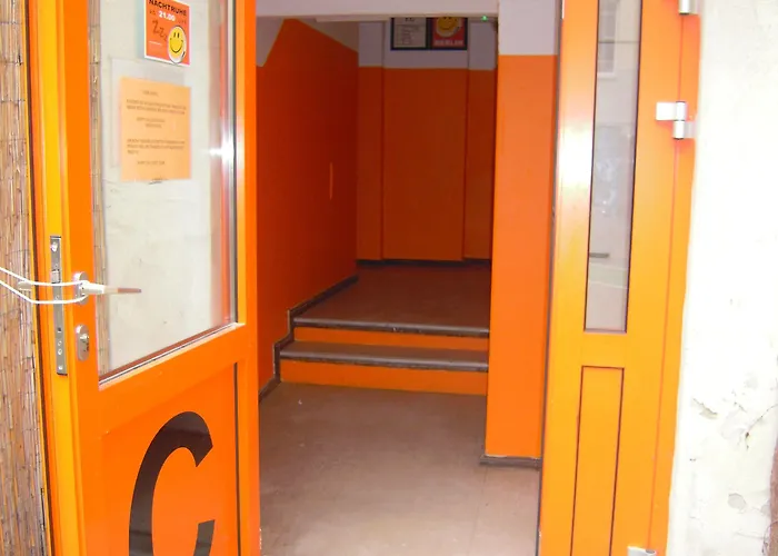 Happy Go Lucky + Хостел *