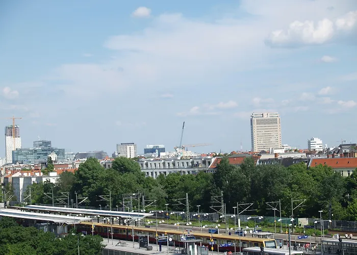 Happy Go Lucky + Vandrarhem *