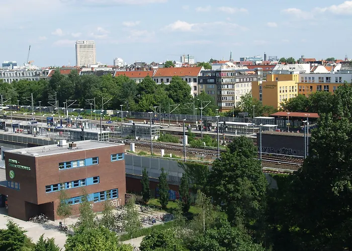 Happy Go Lucky + Хостел *