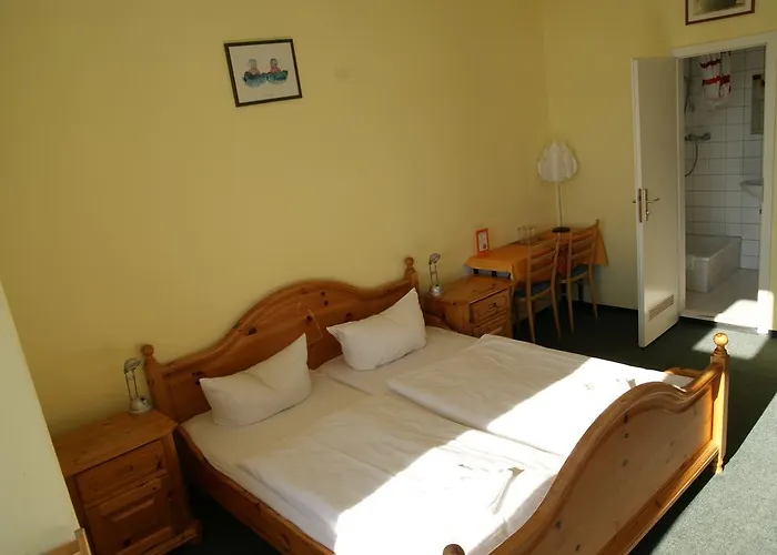 Happy Go Lucky + Хостел *