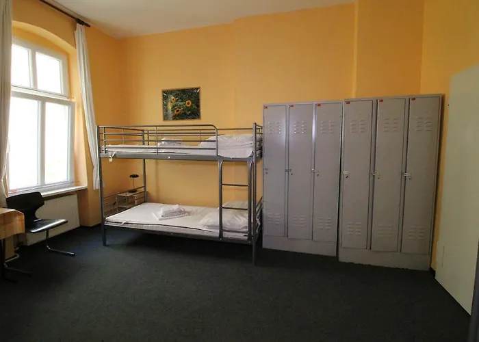 Happy Go Lucky + Ostello *