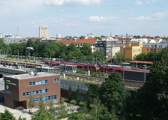 Happy Go Lucky + Vandrarhem Berlin