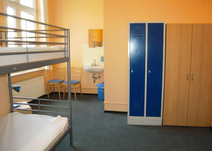 Happy Go Lucky + Auberge de jeunesse *