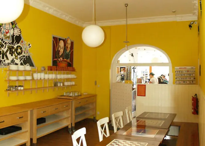 Happy Go Lucky + Auberge de jeunesse *