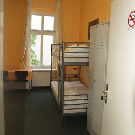 Happy Go Lucky + * Βερολίνο