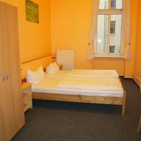 Hostel Happy Go Lucky + *