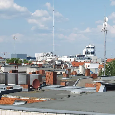 Happy Go Lucky + * Βερολίνο