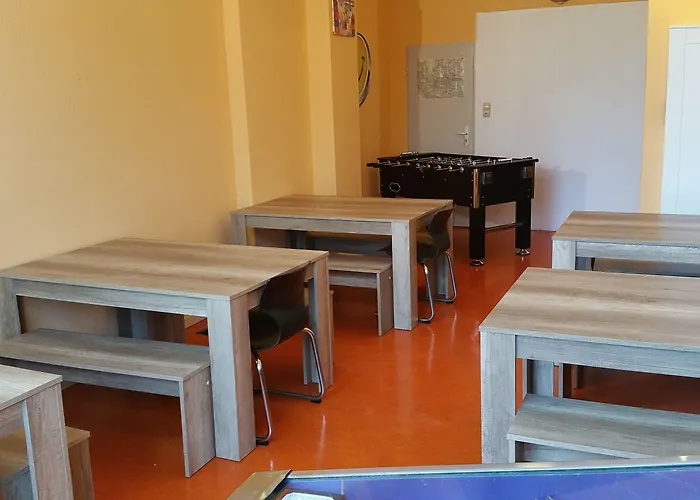 Hostel Happy Go Lucky + *