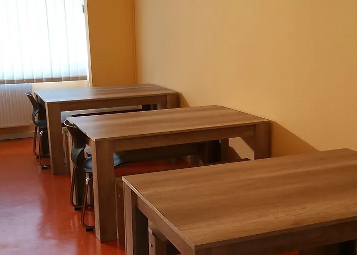 Hostel Happy Go Lucky + *